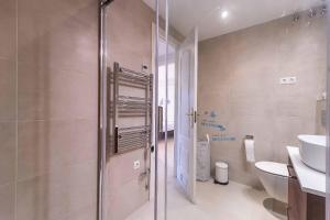 Łazienka w obiekcie 75-Apartment with Views in Elviria, Marbella
