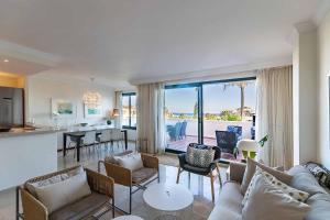 Część wypoczynkowa w obiekcie 75-Apartment with Views in Elviria, Marbella