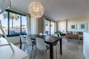 Część wypoczynkowa w obiekcie 75-Apartment with Views in Elviria, Marbella