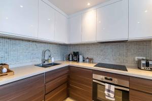 Kuchnia lub aneks kuchenny w obiekcie 75-Apartment with Views in Elviria, Marbella