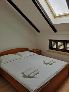 Postel nebo postele na pokoji v ubytování Guest House Pikala