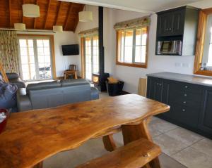 a kitchen and living room with a wooden table at Lexi's Lodge in Lake Tekapo
