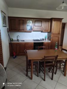 Η κουζίνα ή μικρή κουζίνα στο Casa Vacanze Papà Giuseppe
