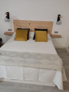 Posteľ alebo postele v izbe v ubytovaní NORDIC SUITE Apartamentos Minerva NEW APARTMENT Vistas al Mar