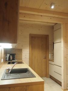 Kuchyň nebo kuchyňský kout v ubytování Appartementhaus Resch