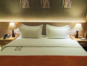 Postel nebo postele na pokoji v ubytování Dela Chambre Hotel