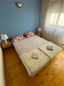 a twin bed with two pillows on it in a room at Apartment Cuni in Mostar