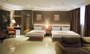 Un pat sau paturi într-o cameră la Dela Chambre Hotel