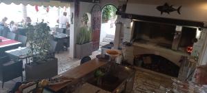 Apartmani Robert餐厅或其他用餐的地方