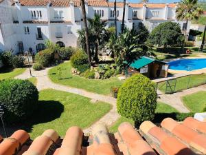 an aerial view of a resort with a swimming pool at Casa Adosada Familiar in San Luis de Sabinillas