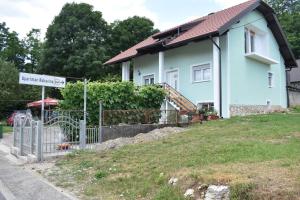 Vonkajšia záhrada v ubytovaní Apartman Rukavina