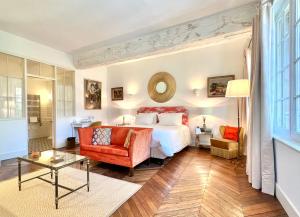 a hotel room with a bed and a chair at Le Clos Saluces in Avignon
