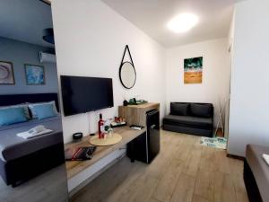 TV a/nebo společenská místnost v ubytování Blue Breeze