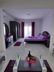 Postel nebo postele na pokoji v ubytování Apartmani Jovan