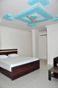 a bedroom with a bed and a ceiling fan at Hotel City View in Bhubaneshwar