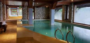 a swimming pool in a house at Dos Bahias Lake Resort in Villa La Angostura +41 photos