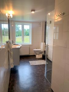 Holiday home Tussered Hacksvik tesisinde bir banyo