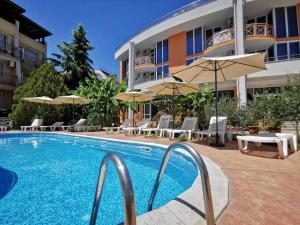 Bazén v ubytování Copacabana Hotel nebo v jeho okolí