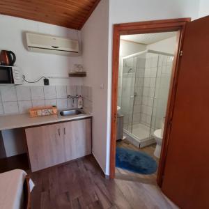 a small bathroom with a sink and a toilet at Rózsa Vendégház in Visegrád