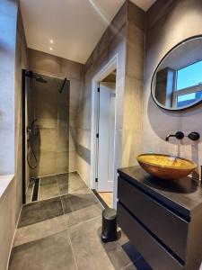 Ett badrum på Super de luxe privékamer op een toplocatie - Room 2