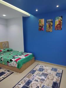 Postel nebo postele na pokoji v ubytování شقه فاخره للعائلات فقط