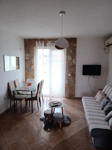 TV a/nebo společenská místnost v ubytování Apartments Vesna