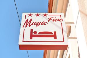 Afbeelding uit fotogalerij van Magic Five - Cazare Reghin *** in Reghin
