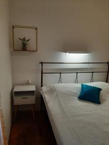 Postel nebo postele na pokoji v ubytování Cosy, sea view apartment Porat