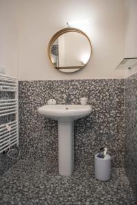 A bathroom at U'Panare