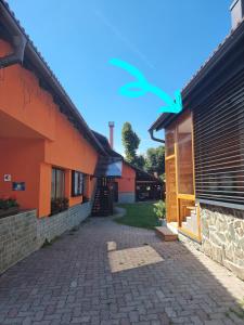 Budova, v ktorej sa dovolenkový dom nachádza