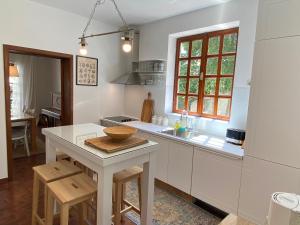 Η κουζίνα ή μικρή κουζίνα στο Apartman V2