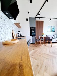 Kuchyňa alebo kuchynka v ubytovaní Apartament Północne Mazury