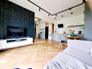 Televízia a/alebo spoločenská miestnosť v ubytovaní Apartament Północne Mazury