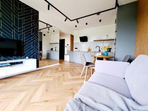 Televízia a/alebo spoločenská miestnosť v ubytovaní Apartament Północne Mazury