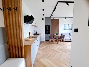 Kuchyňa alebo kuchynka v ubytovaní Apartament Północne Mazury