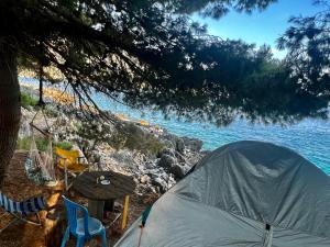 Lanskap alam di dekat tenda glamping