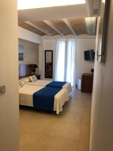 Postel nebo postele na pokoji v ubytování HOTEL ISLA PLANA