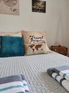 a bedroom with a bed with a pillow that reads thanksbushinterrupted at Gîte "Dans les Airs", avec piscine chauffée et parking in La Roche-sur-Yon