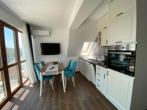 Kuhinja oz. manjša kuhinja v nastanitvi Villa Aqua Family Hotel
