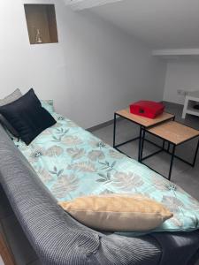 Fotografia z galérie ubytovania Appartement climatisé centre-ville de narbonne dans comble 4 couchages v destinácii Narbonne