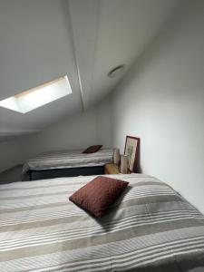 Fotografia z galérie ubytovania Appartement climatisé centre-ville de narbonne dans comble 4 couchages v destinácii Narbonne