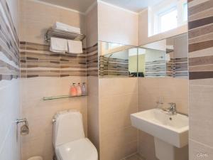 a bathroom with a toilet and a sink at Hotel QB Dongdaemun Gallery in Seoul