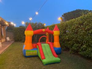Herní místnost nebo prostor pro děti v ubytování Villa con ampio patio