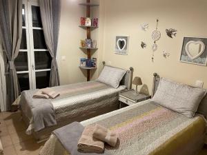 Giường trong phòng chung tại The Odyssey Holiday Home - Agios Ioannis, Pelion