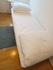 Riverside Hostel客房内的一张或多张床位