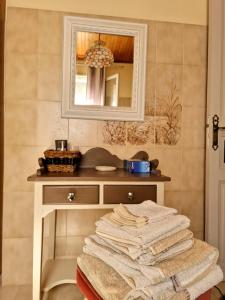 a pile of towels sitting on a table in a bathroom at Chambres d'hôtes Villa bella fiora in Biguglia