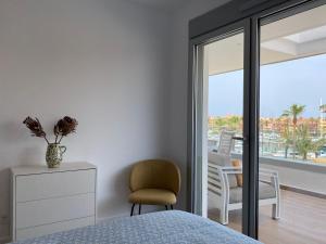 Postel nebo postele na pokoji v ubytování La Marina Sotogrande Pier2 + 23 fotografií