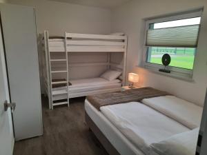 Łóżko lub łóżka w pokoju w obiekcie APARTAMENTY LAS Zator