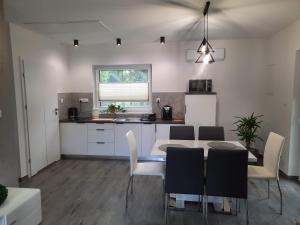Kuchnia lub aneks kuchenny w obiekcie APARTAMENTY LAS Zator