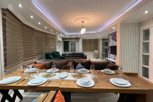 ห้องอาหารหรือที่รับประทานอาหารของ Alanya Private Pool Large Villa